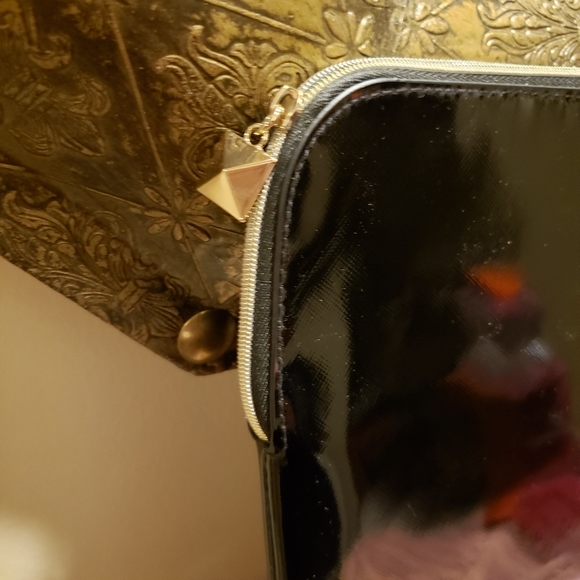 Rare find ! Discontinued Be Givenchy mini and enveope bag. - Picture 2 of 5